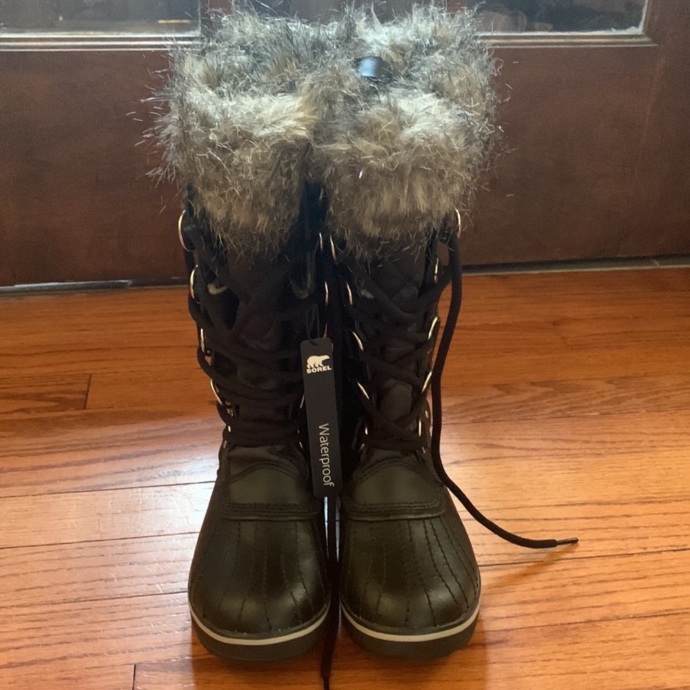 NEW Sorel Waterproof Boots, size 6 (in box)